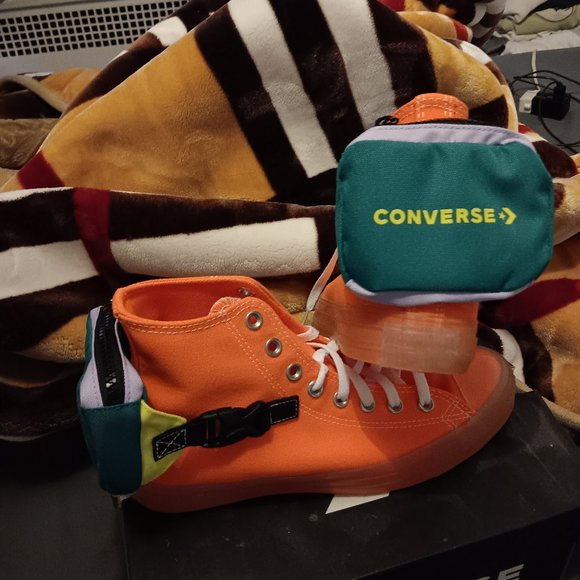 Brand new converse (never worn) - Picture 1 of 2